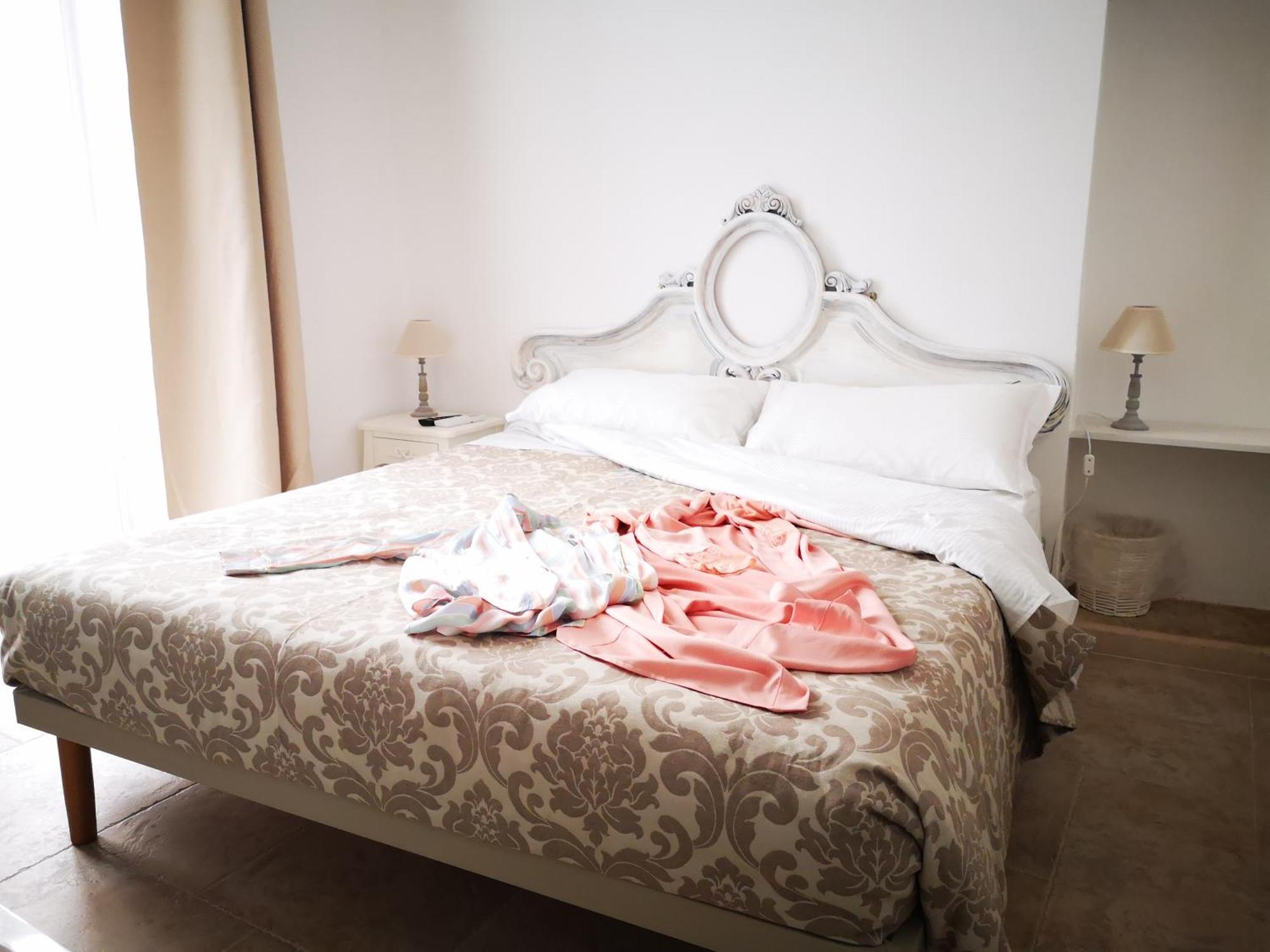 Corte Pietrantica - Charming Rooms & Suites Giovinazzo Habitación foto